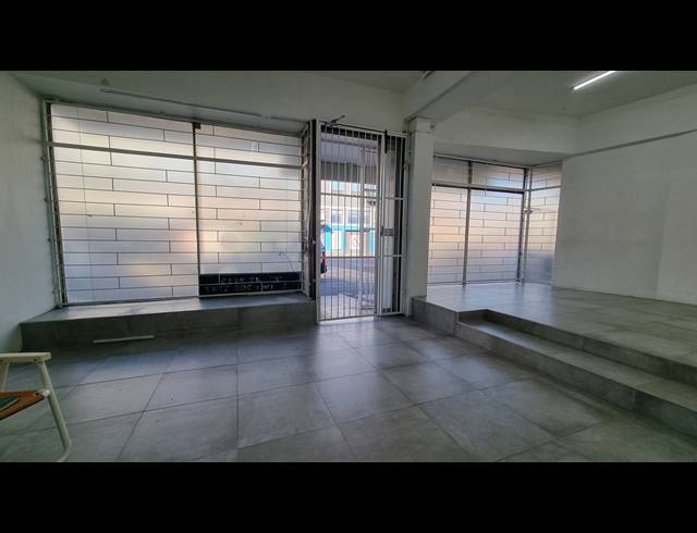 250M² BUILDING TO LET IN WOODSTOCK